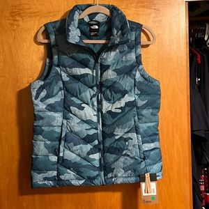 NWT North Face. Medium. Blue camouflage. Vest.